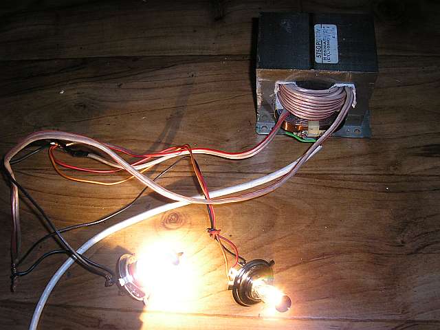 testování s dvěma žárovkama z auta (12V 60W)