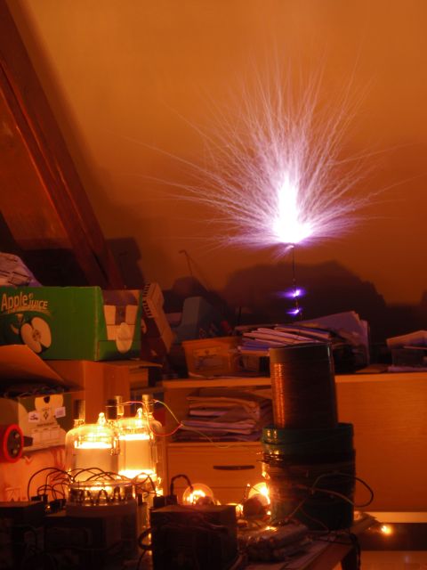  Sparks from VTTC - vacuum tube tesla coil with GU-81m (GU81)  