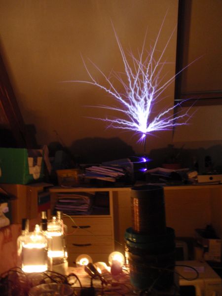 Sparks from VTTC - vacuum tube tesla coil with GU-81m (GU81)  