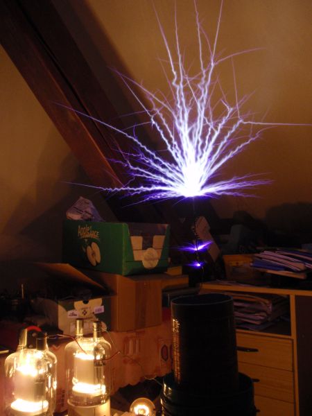 Sparks from VTTC - vacuum tube tesla coil with GU-81m (GU81)  